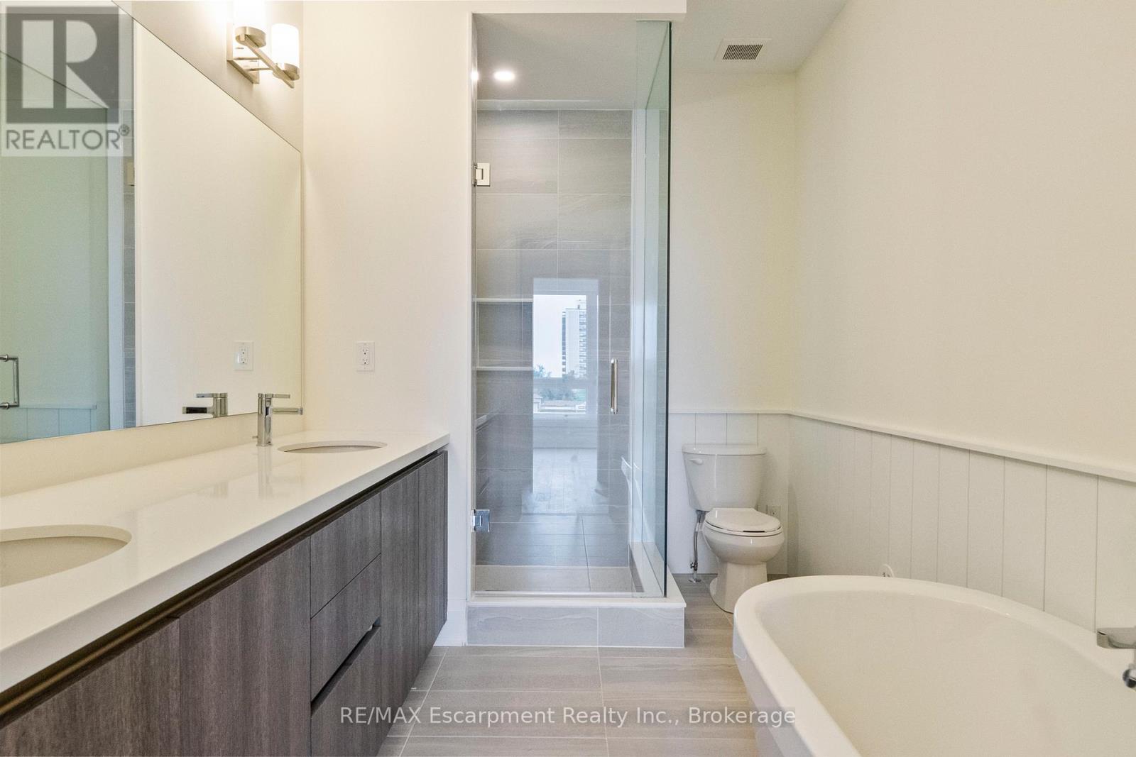 2 - 138 East Street, Oakville, Ontario  L6L 0H9 - Photo 38 - W12507138