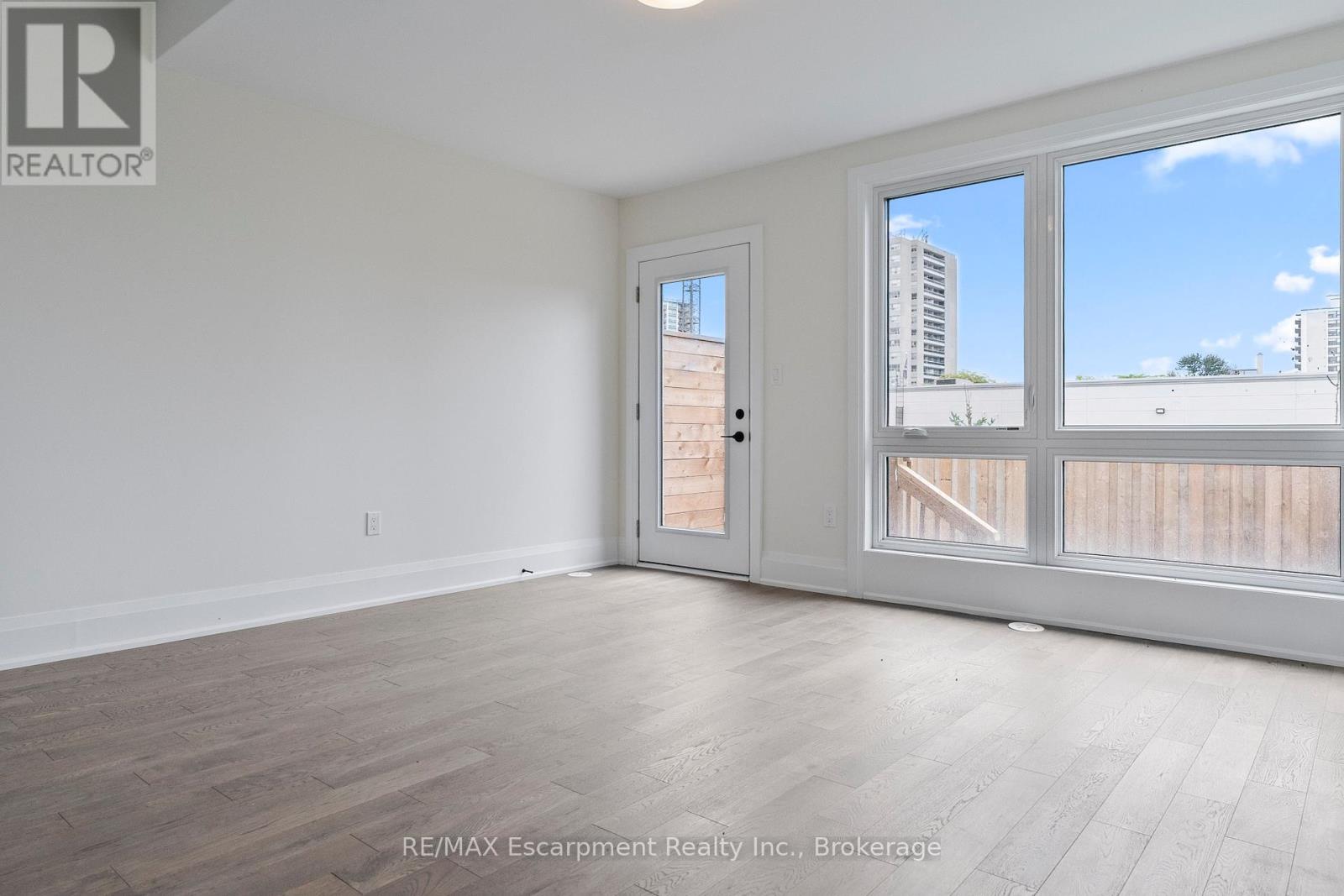 2 - 138 East Street, Oakville, Ontario  L6L 0H9 - Photo 6 - W12507138