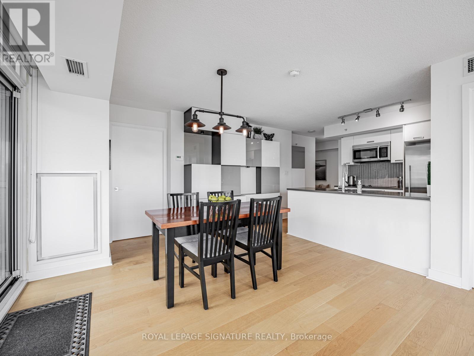 1804 - 295 Adelaide Street W, Toronto, Ontario  M5V 0L4 - Photo 11 - C12506626