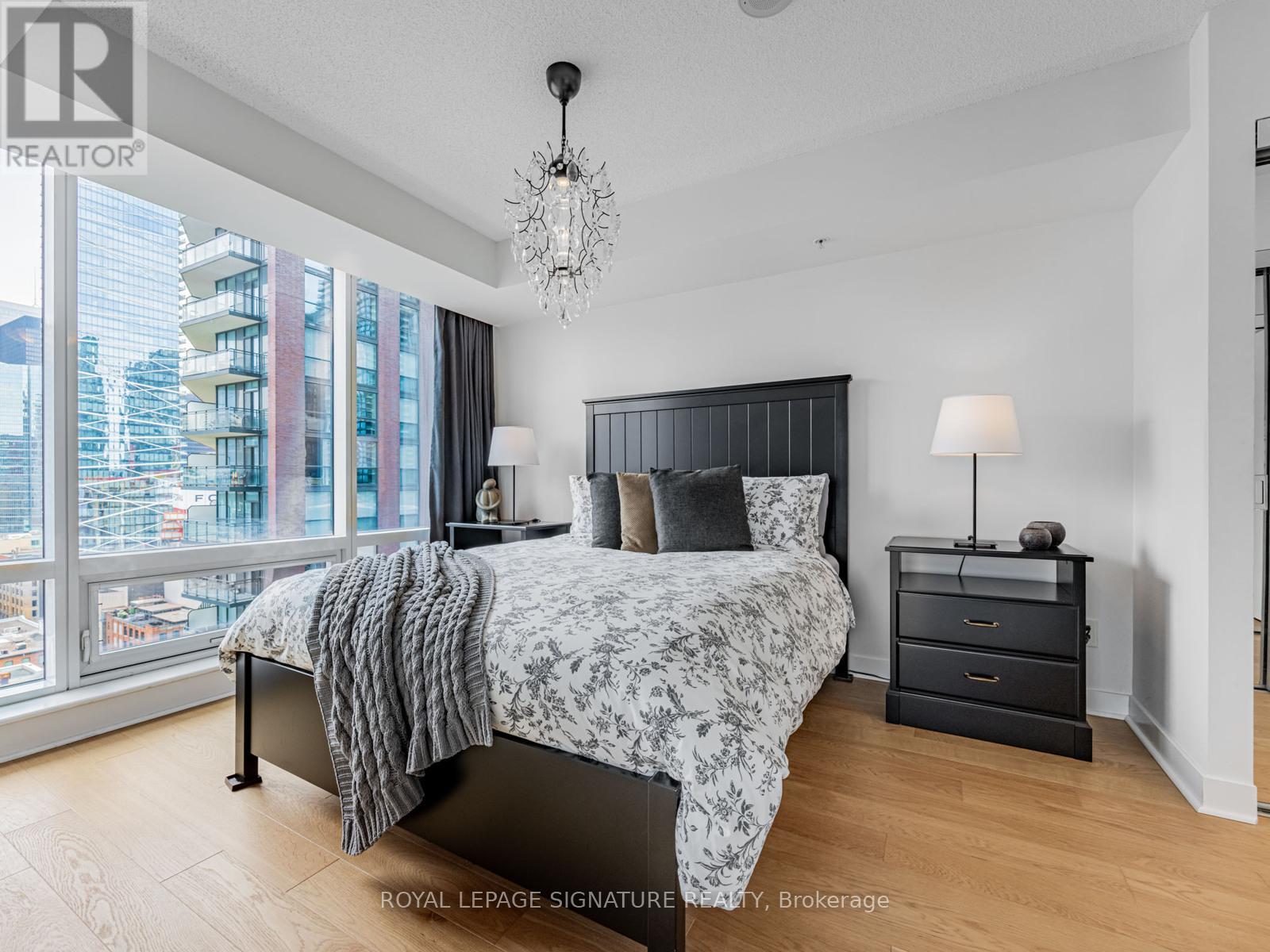 1804 - 295 Adelaide Street W, Toronto, Ontario  M5V 0L4 - Photo 14 - C12506626