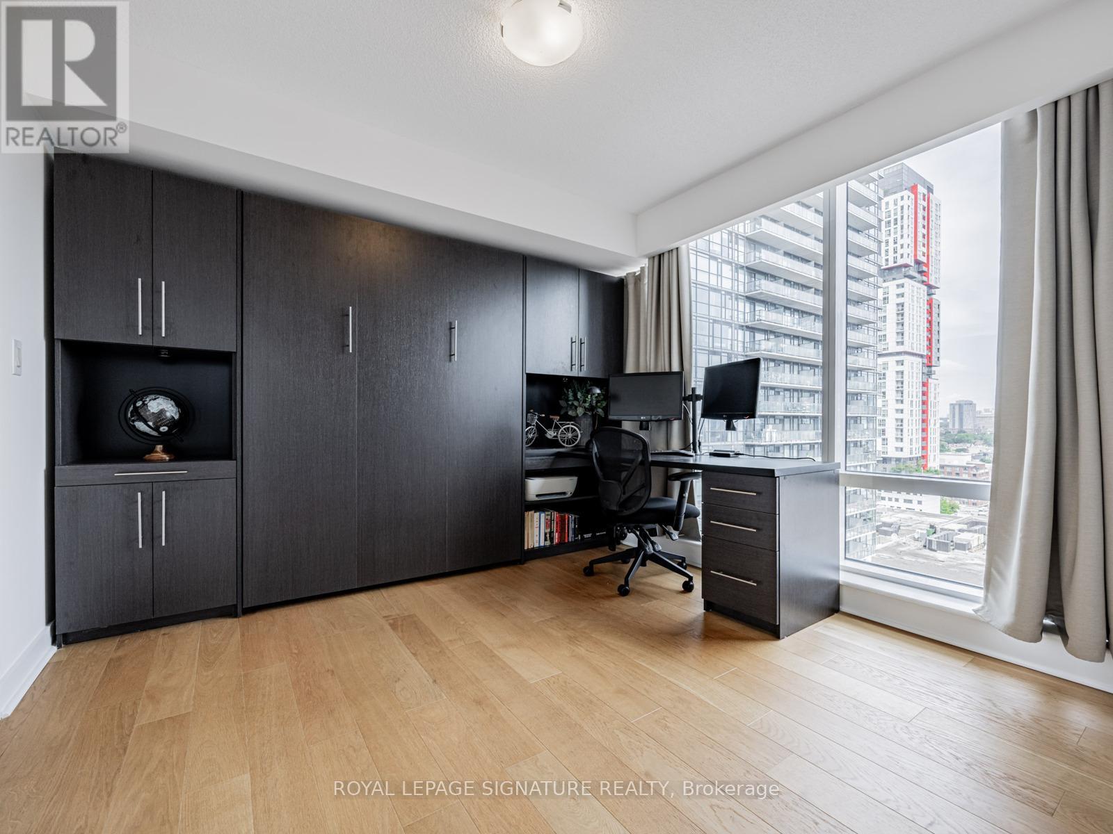 1804 - 295 Adelaide Street W, Toronto, Ontario  M5V 0L4 - Photo 17 - C12506626