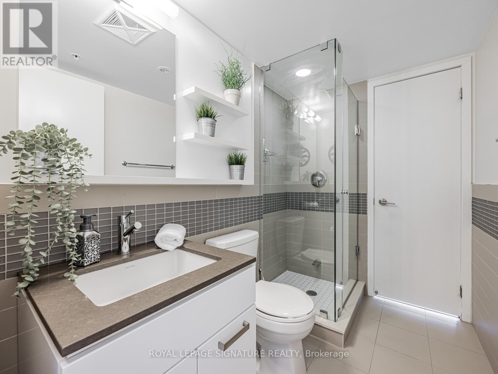 1804 - 295 Adelaide Street W, Toronto, Ontario  M5V 0L4 - Photo 19 - C12506626