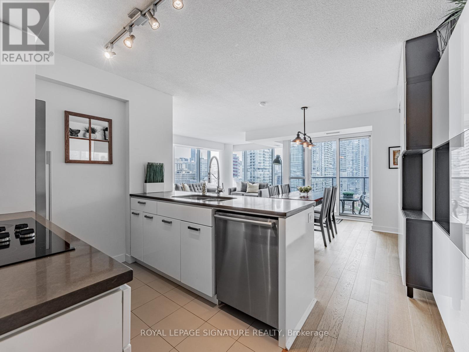 1804 - 295 Adelaide Street W, Toronto, Ontario  M5V 0L4 - Photo 7 - C12506626