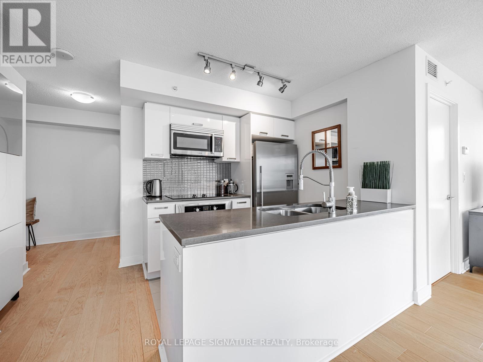 1804 - 295 Adelaide Street W, Toronto, Ontario  M5V 0L4 - Photo 8 - C12506626