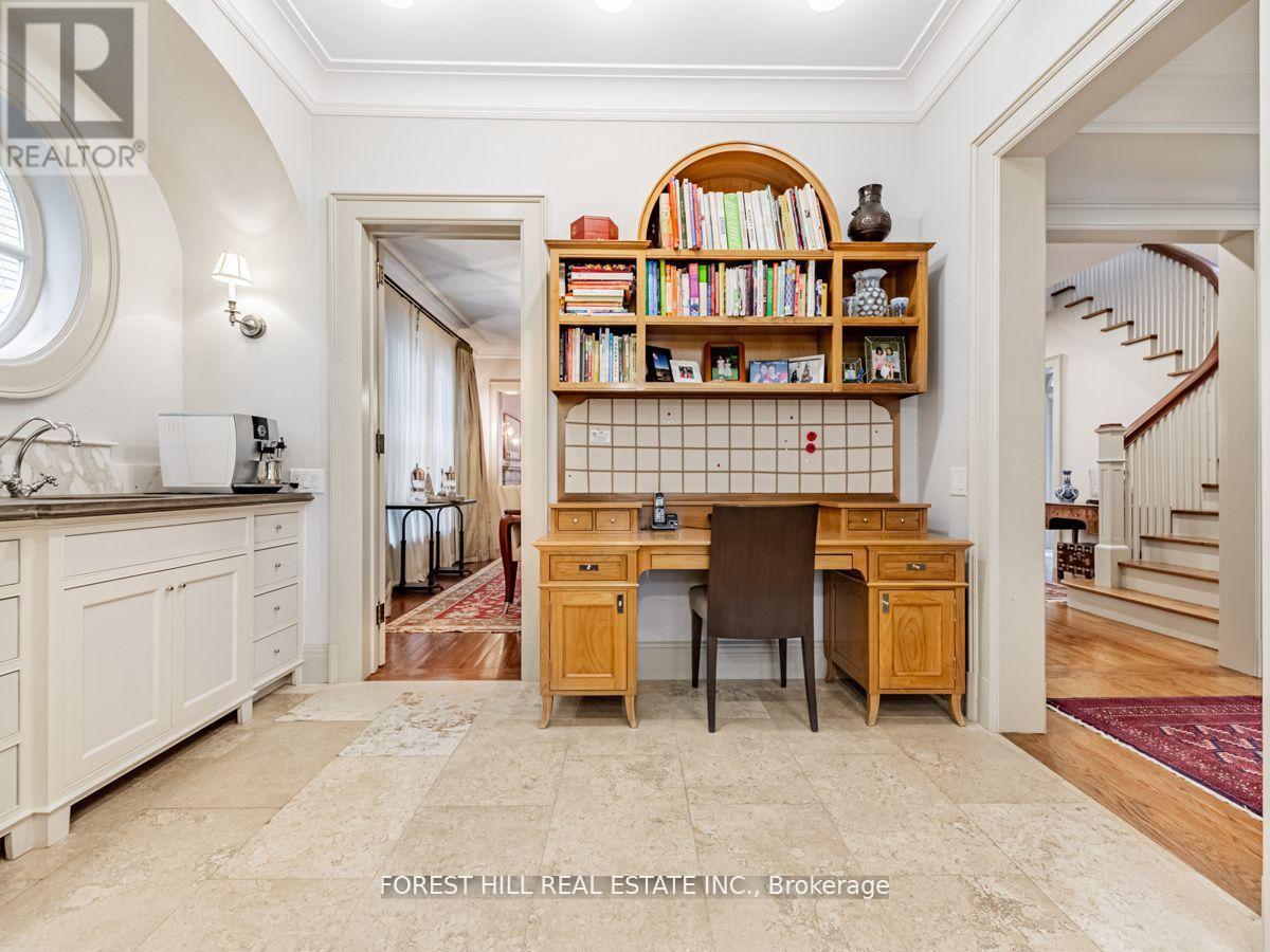 1 Burton Road, Toronto, Ontario  M5P 1T6 - Photo 13 - C12506780