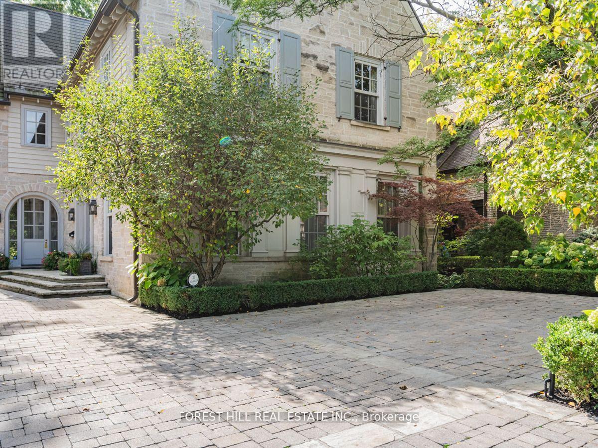 1 Burton Road, Toronto, Ontario  M5P 1T6 - Photo 4 - C12506780