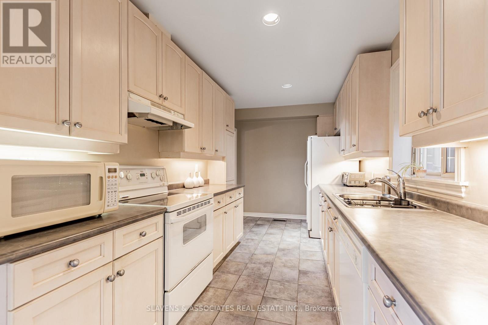 509 Deloraine Avenue, Toronto, Ontario  M5M 2C1 - Photo 11 - C12506938