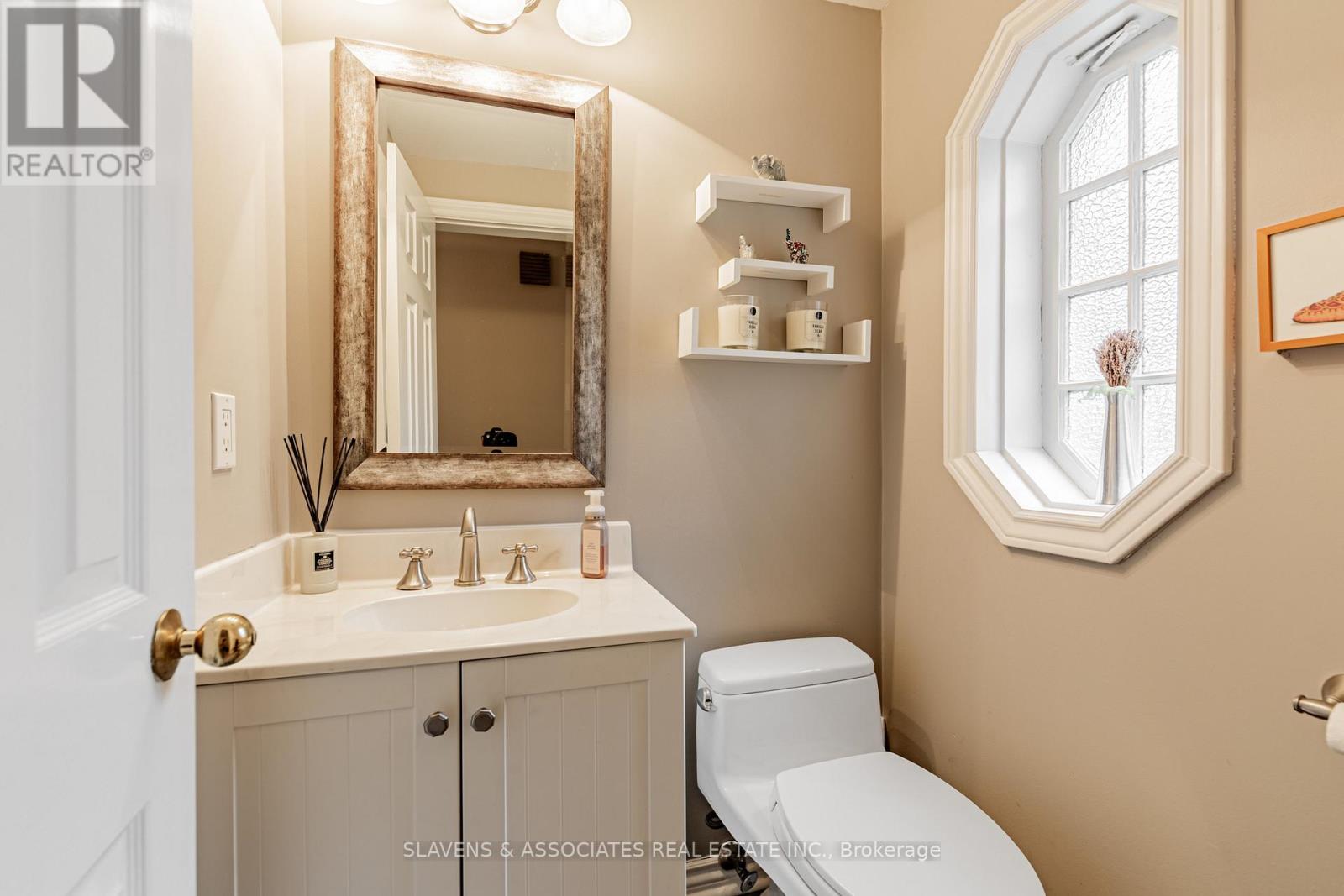 509 Deloraine Avenue, Toronto, Ontario  M5M 2C1 - Photo 13 - C12506938