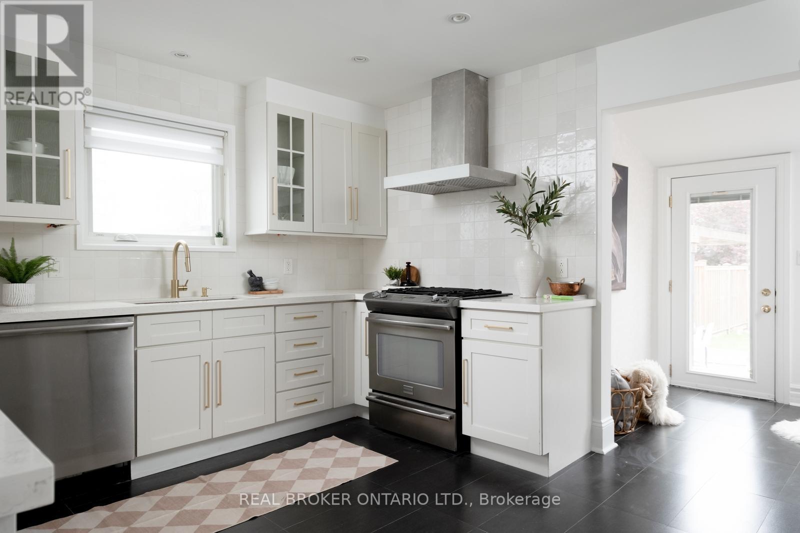 21 Stephenson Avenue, Toronto, Ontario  M4C 1E9 - Photo 12 - E12506634