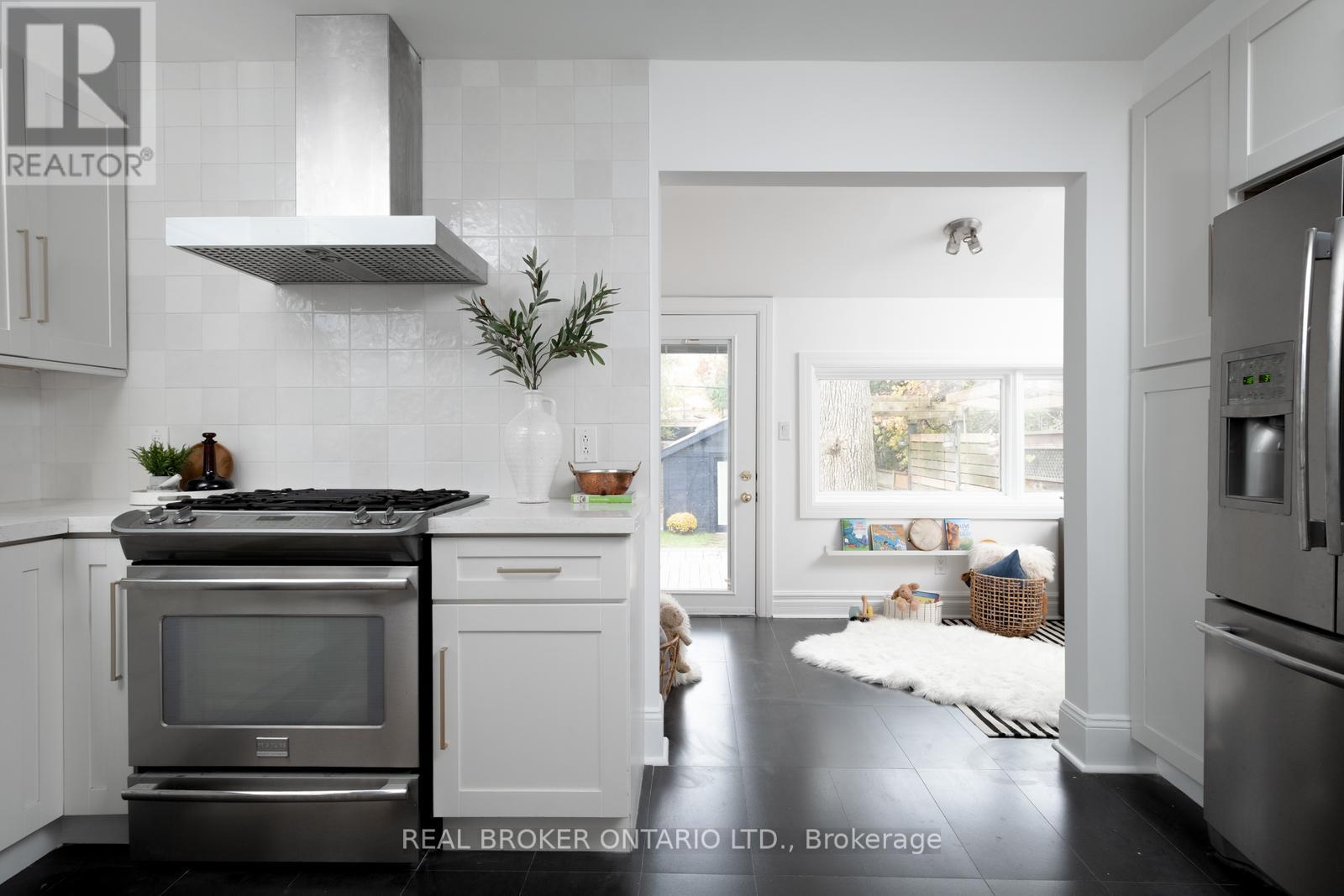 21 Stephenson Avenue, Toronto, Ontario  M4C 1E9 - Photo 15 - E12506634