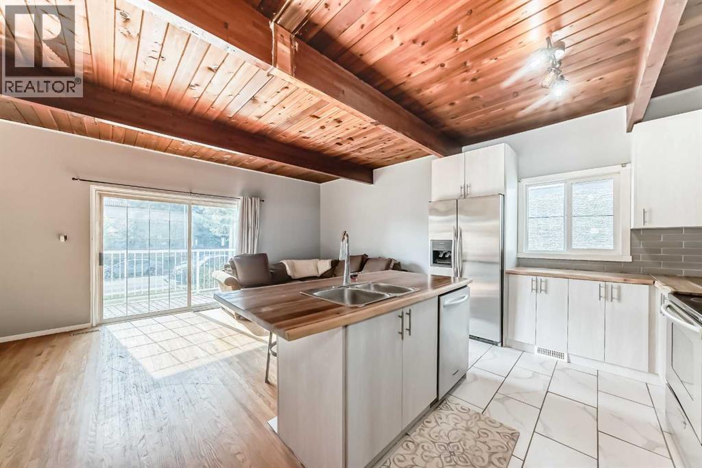 7508 36 Avenue Nw, Calgary, Alberta  t3b 1v3 - Photo 4 - A2261361