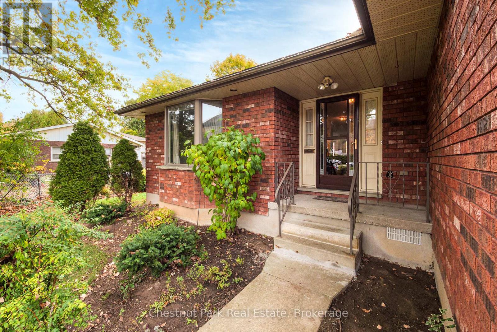 203 5th Avenue W, Owen Sound, Ontario N4K 6G2 - Photo 4 - X12507116