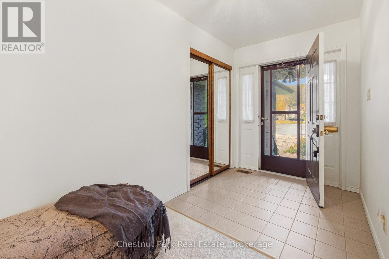 203 5th Avenue W, Owen Sound, Ontario N4K 6G2 - Photo 5 - X12507116