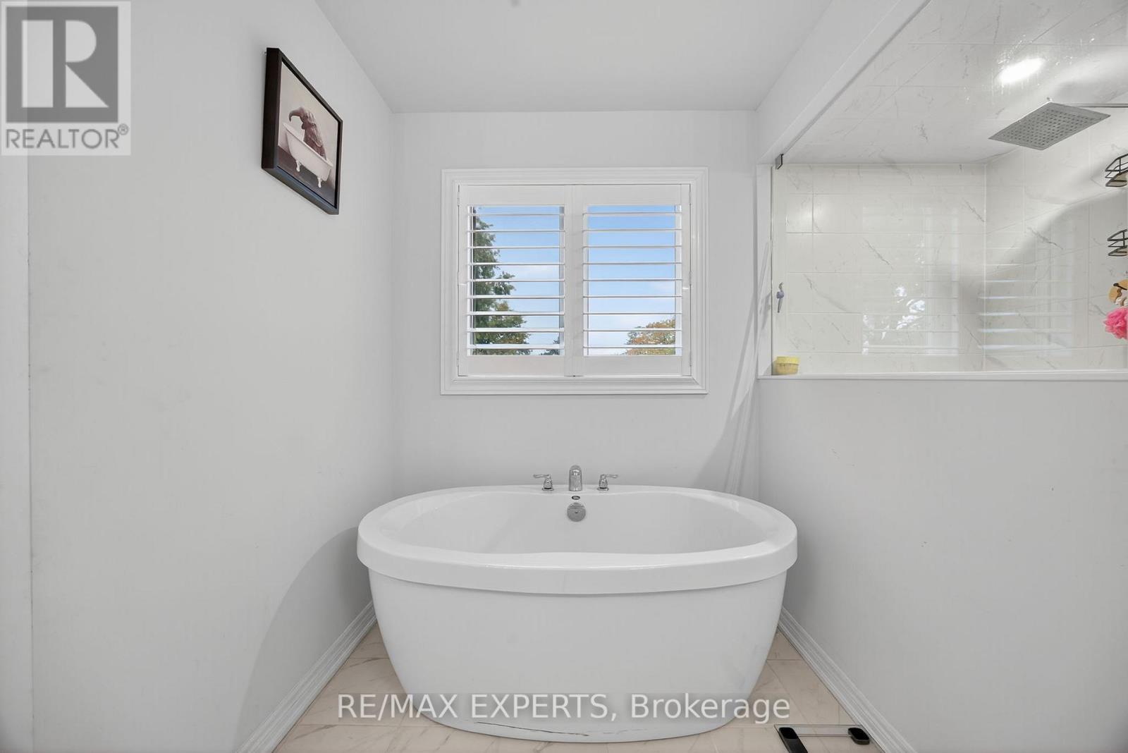 66 Robb Thompson Road, East Gwillimbury (Mt Albert), Ontario L0G 1M0 - Photo 14 - N12506672