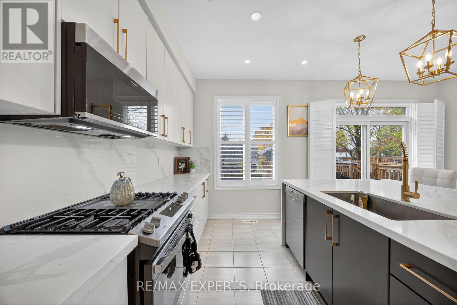 66 Robb Thompson Road, East Gwillimbury (Mt Albert), Ontario L0G 1M0 - Photo 8 - N12506672