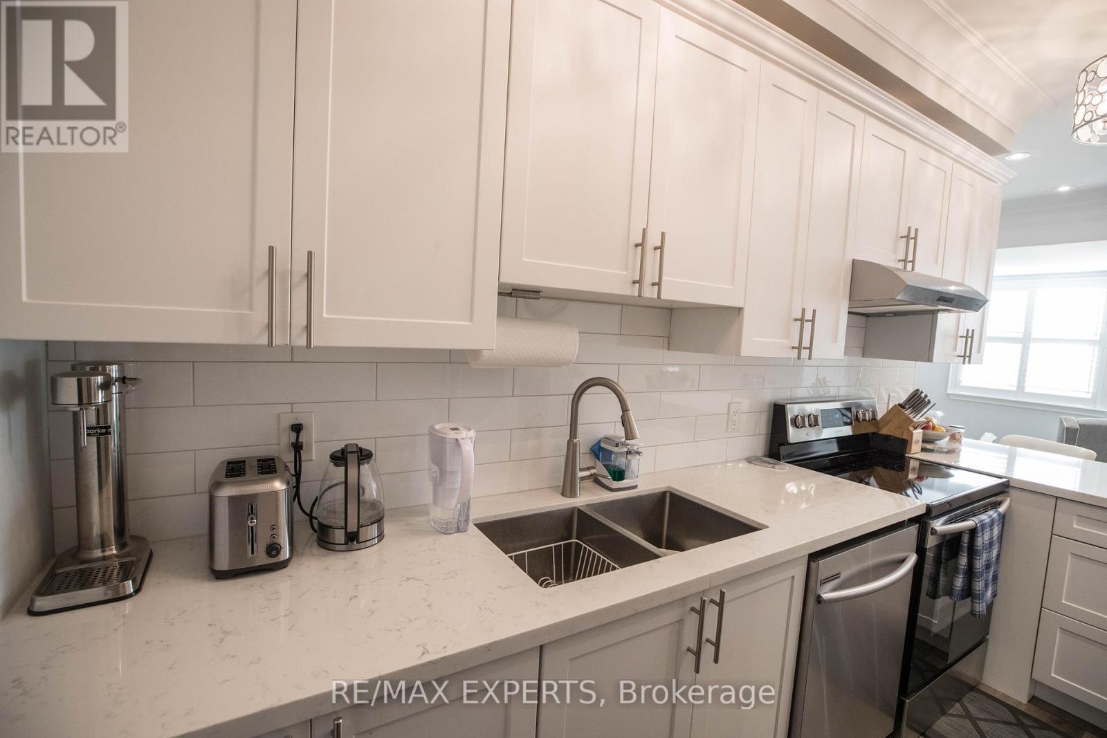 209 - 10462 Islington Avenue, Vaughan, Ontario  L0J 1C0 - Photo 10 - N12506678