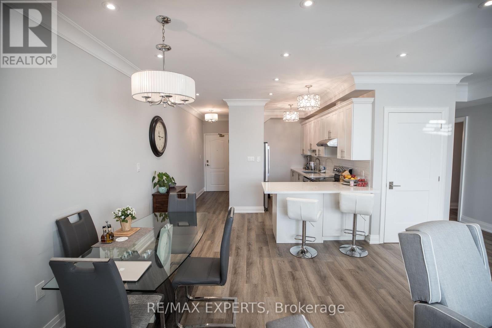 209 - 10462 Islington Avenue, Vaughan, Ontario  L0J 1C0 - Photo 5 - N12506678