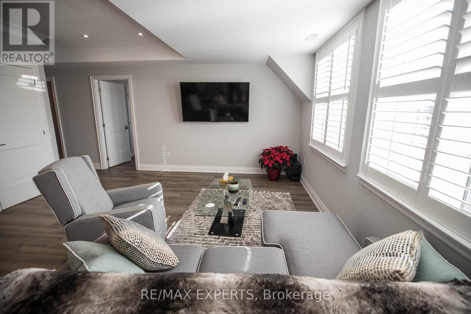 209 - 10462 Islington Avenue, Vaughan, Ontario  L0J 1C0 - Photo 6 - N12506678