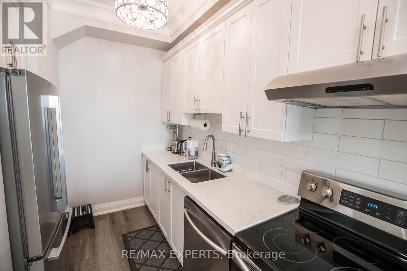 209 - 10462 Islington Avenue, Vaughan, Ontario  L0J 1C0 - Photo 8 - N12506678