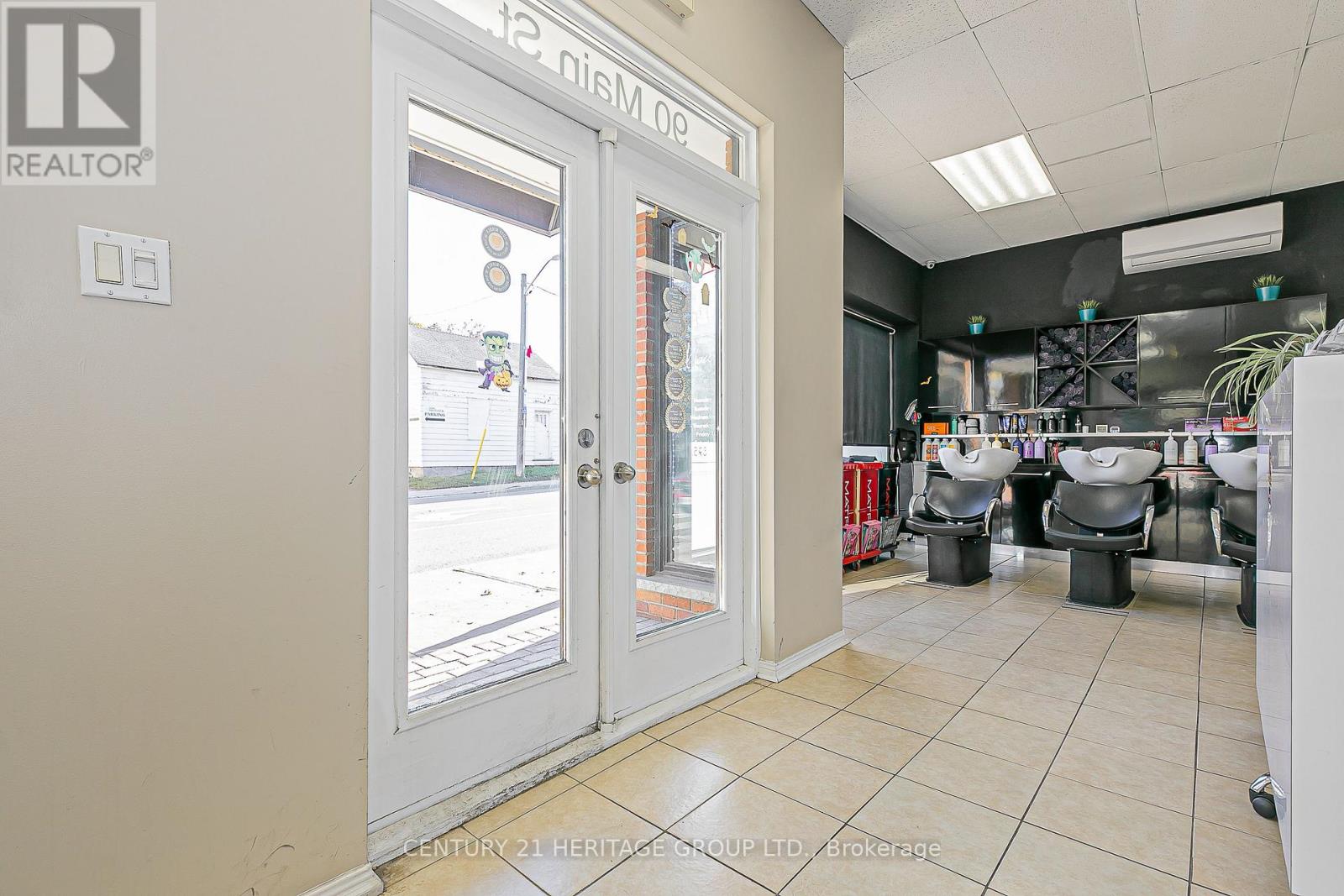 90 Main Street S, Newmarket, Ontario  L3Y 3Y7 - Photo 5 - N12506702