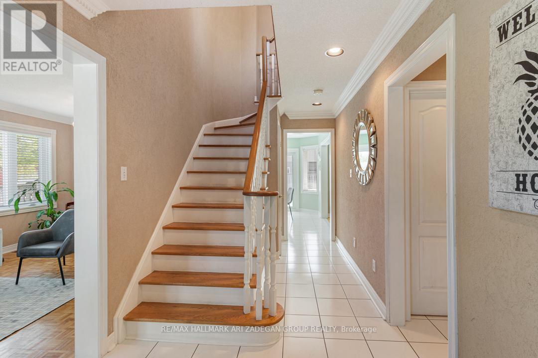 1 Grampian Avenue, Vaughan, Ontario  L6A 2A3 - Photo 4 - N12506792