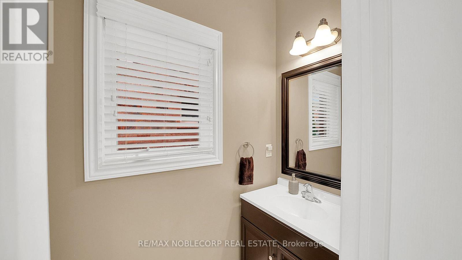 158 Downy Emerald Drive, Bradford West Gwillimbury (Bradford), Ontario  L3Z 0E6 - Photo 18 - N12506818