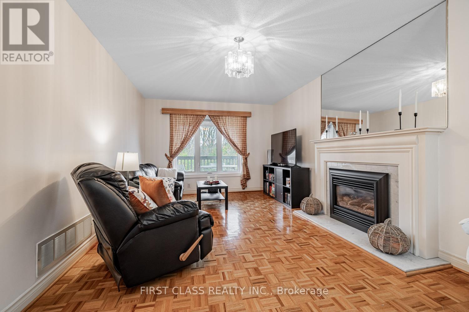 220 Timpson Drive, Aurora, Ontario  L4G 5M7 - Photo 10 - N12506870