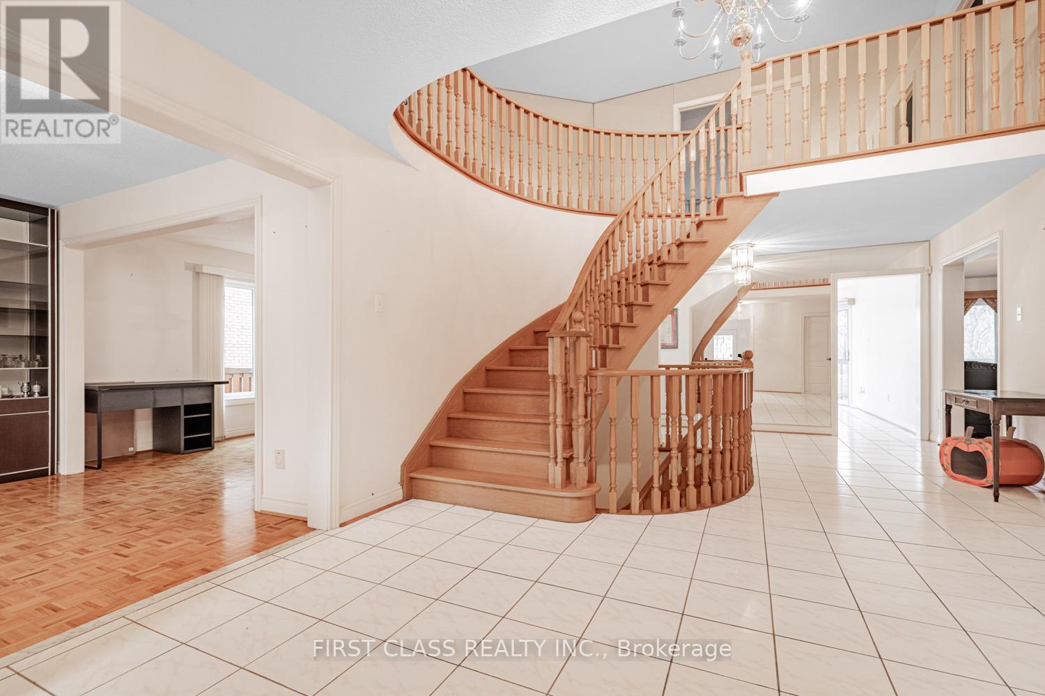 220 Timpson Drive, Aurora, Ontario  L4G 5M7 - Photo 4 - N12506870