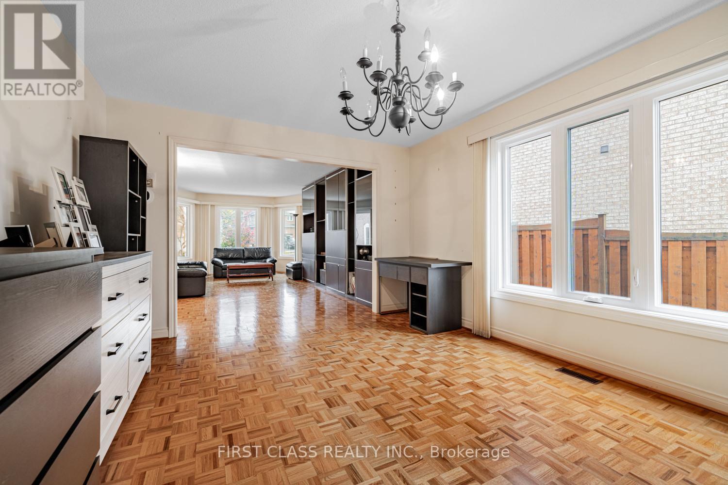 220 Timpson Drive, Aurora, Ontario  L4G 5M7 - Photo 9 - N12506870