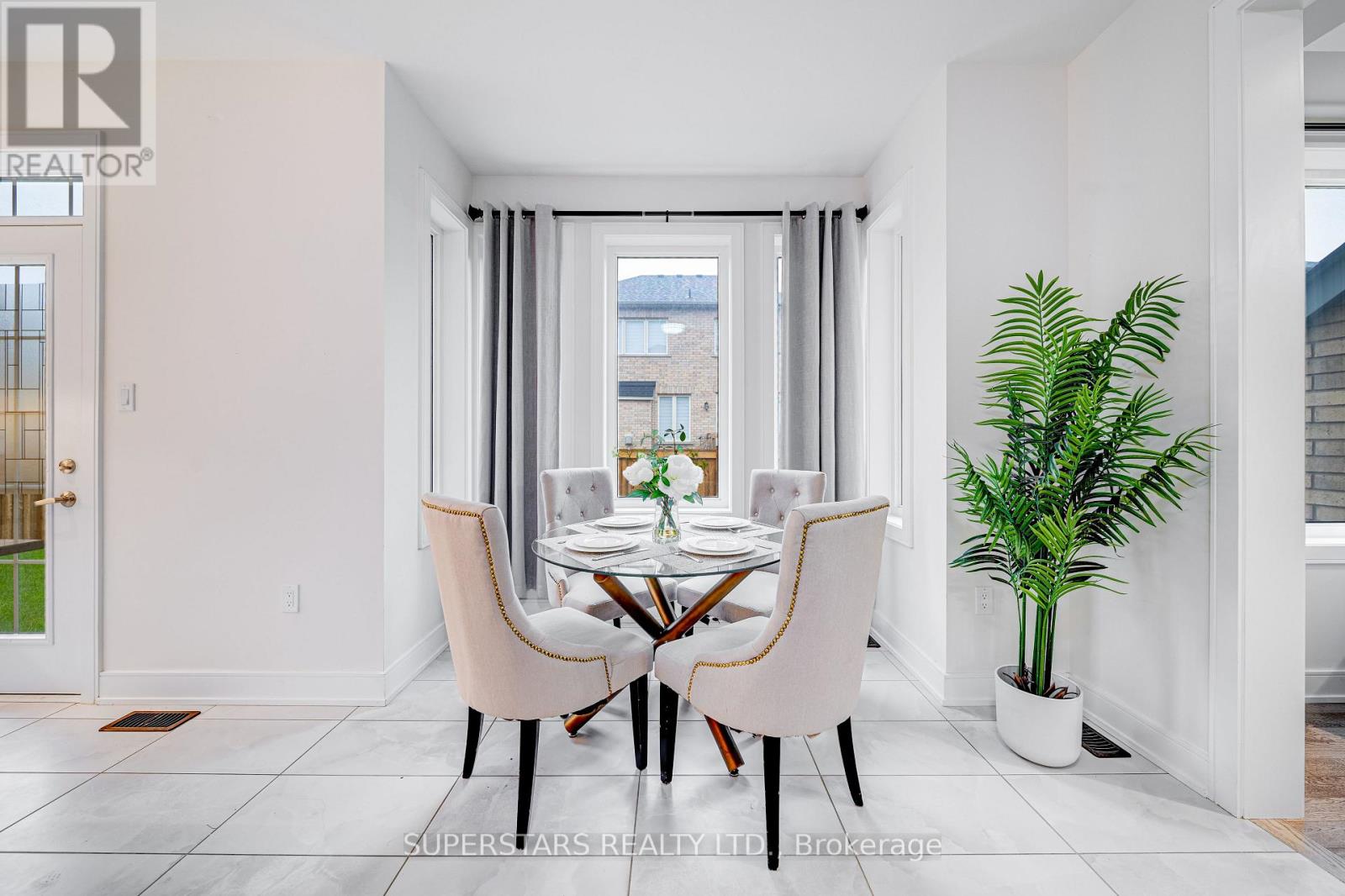 143 Kenneth Rogers Crescent, East Gwillimbury, Ontario  L9N 0S1 - Photo 5 - N12506930