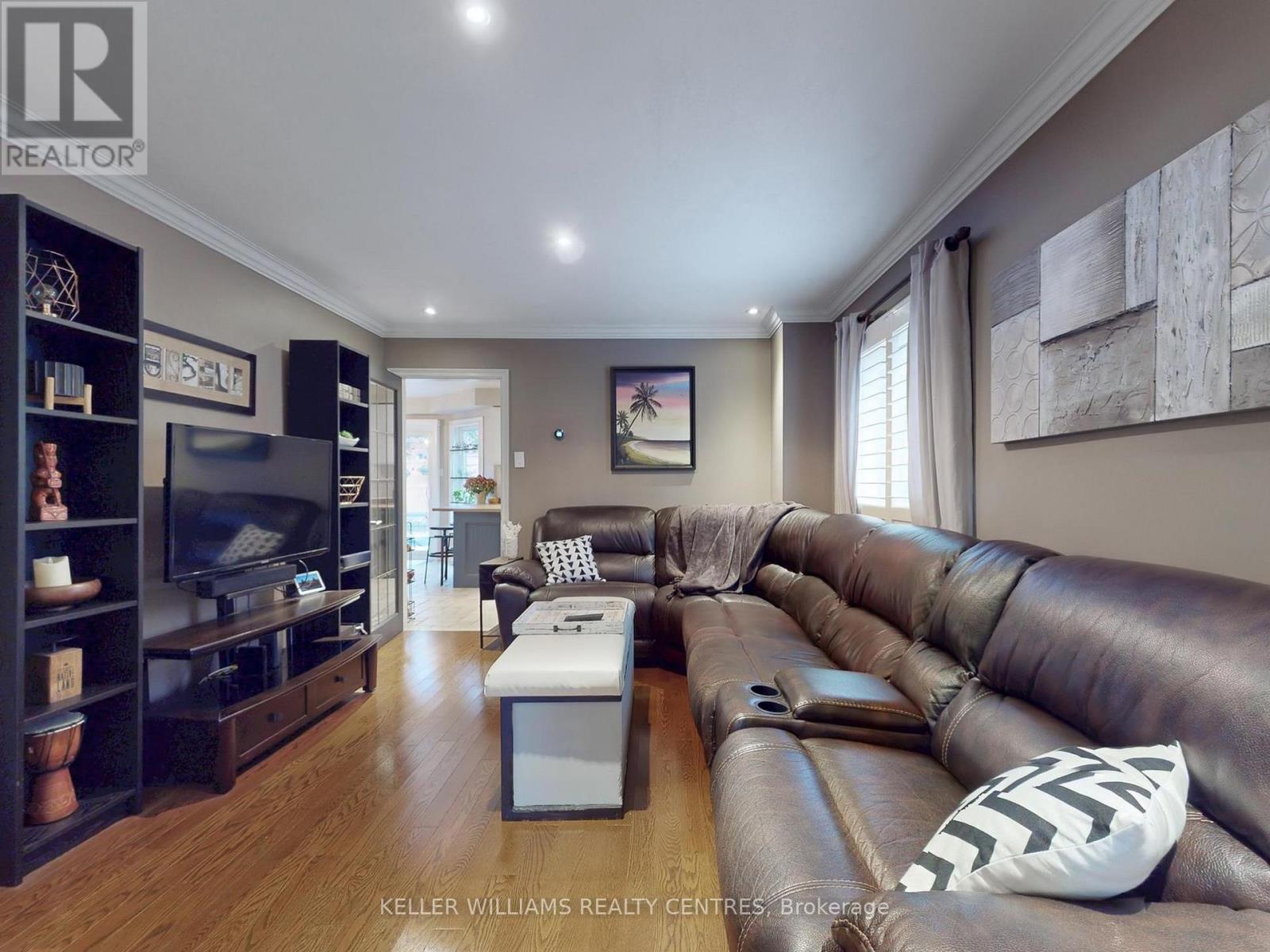 151 Rhodes Circle, Newmarket, Ontario  L3X 1V2 - Photo 4 - N12506958