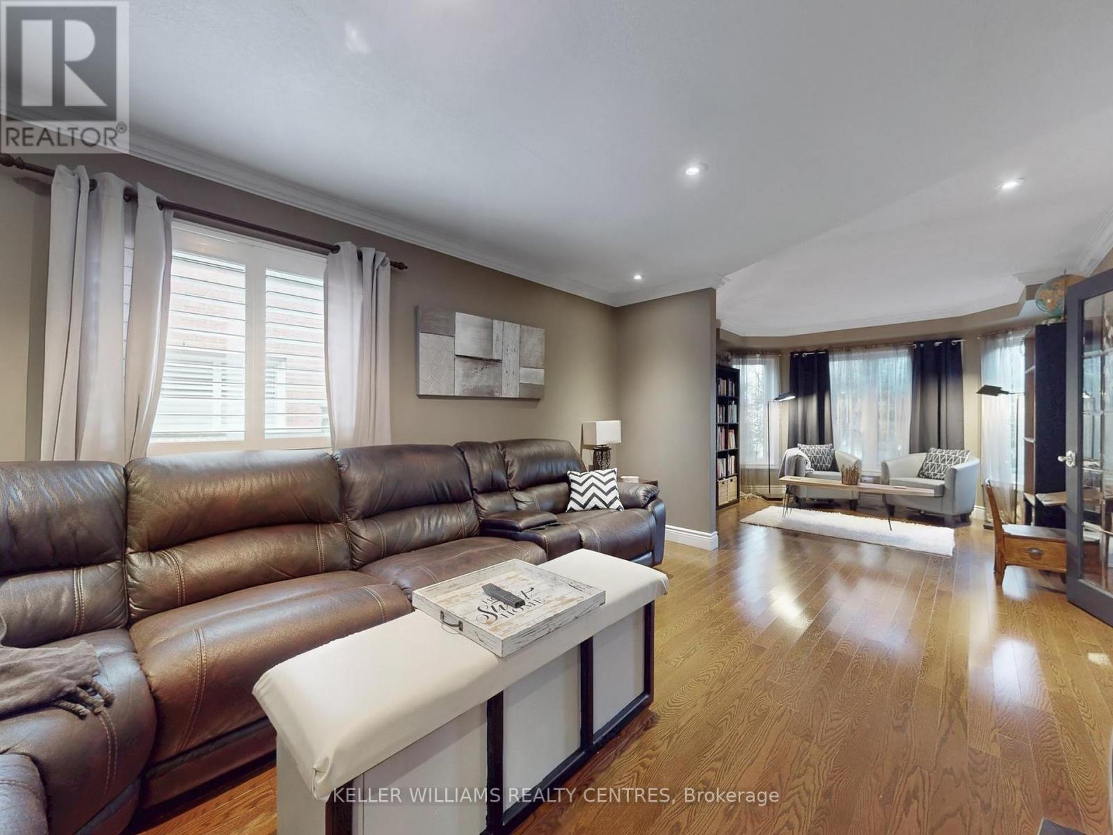 151 Rhodes Circle, Newmarket, Ontario  L3X 1V2 - Photo 5 - N12506958