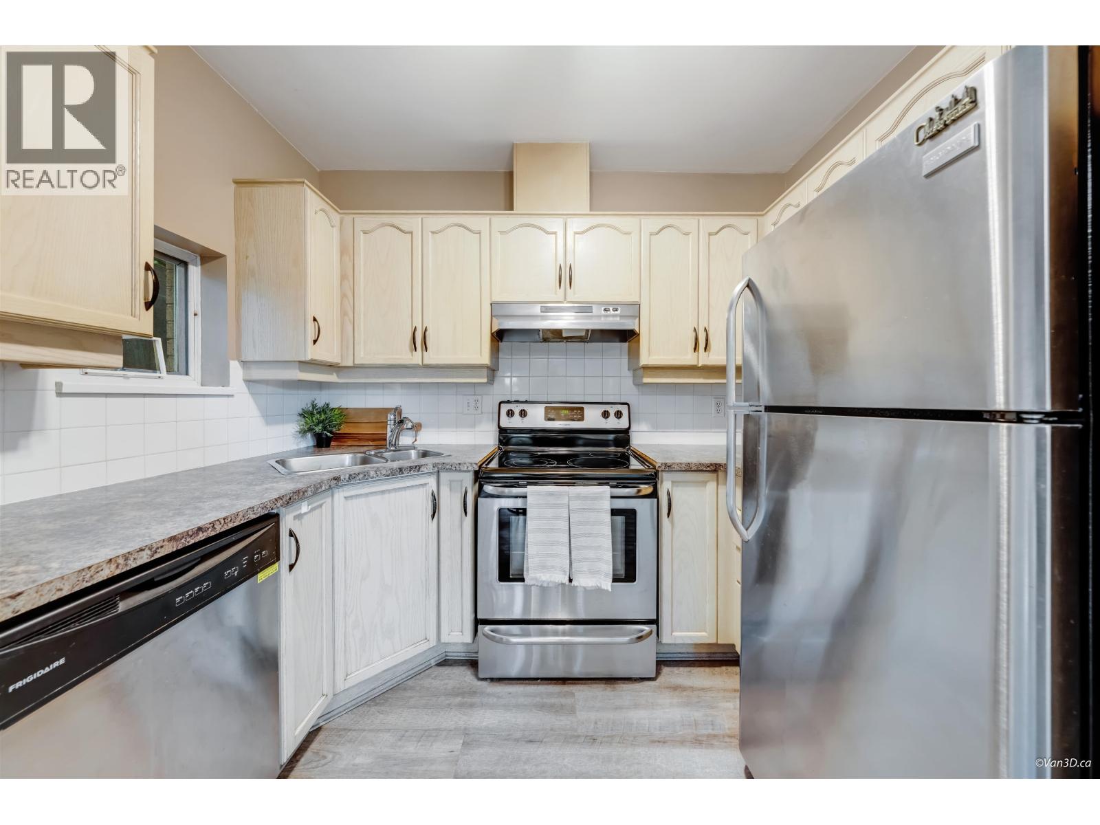 105 6742 Station Hill Court, Burnaby, British Columbia  V3N 4V2 - Photo 10 - R3064426