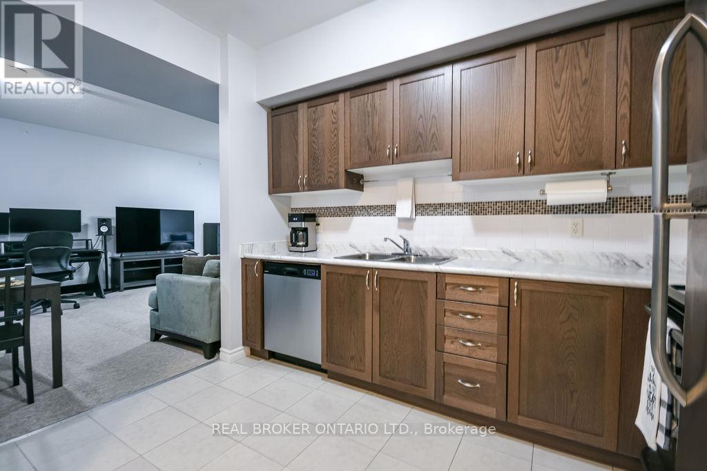 404 - 40 Ferndale Drive S, Barrie, Ontario  L4N 2L3 - Photo 10 - S12506658