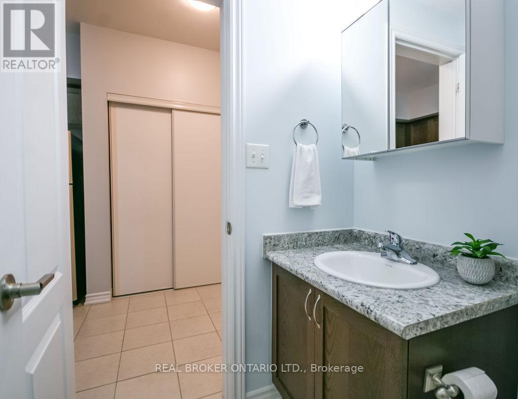 404 - 40 Ferndale Drive S, Barrie, Ontario  L4N 2L3 - Photo 9 - S12506658