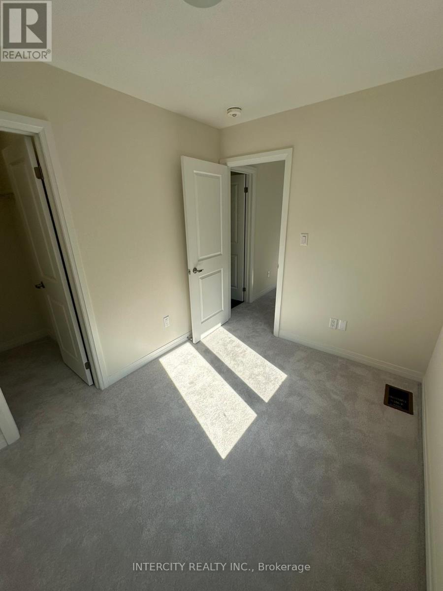 23 Bluebird Lane, Barrie, Ontario  L4N 6A3 - Photo 14 - S12506970