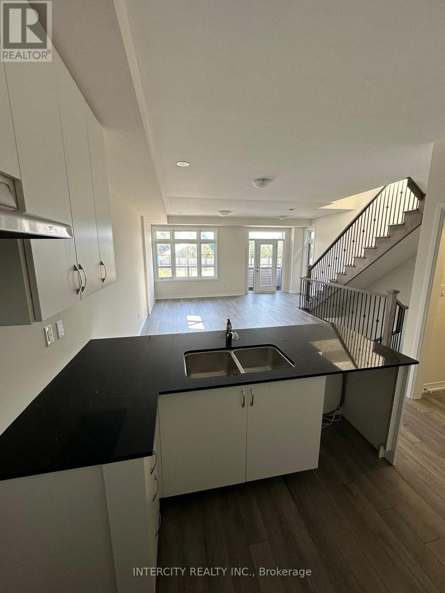 23 Bluebird Lane, Barrie, Ontario  L4N 6A3 - Photo 4 - S12506970