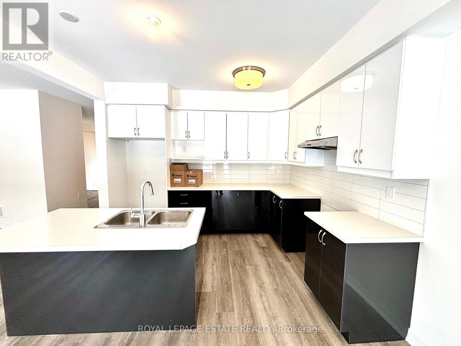 3028 Sandy Acres Avenue, Severn, Ontario L3V 8P8 - Photo 4 - S12496674