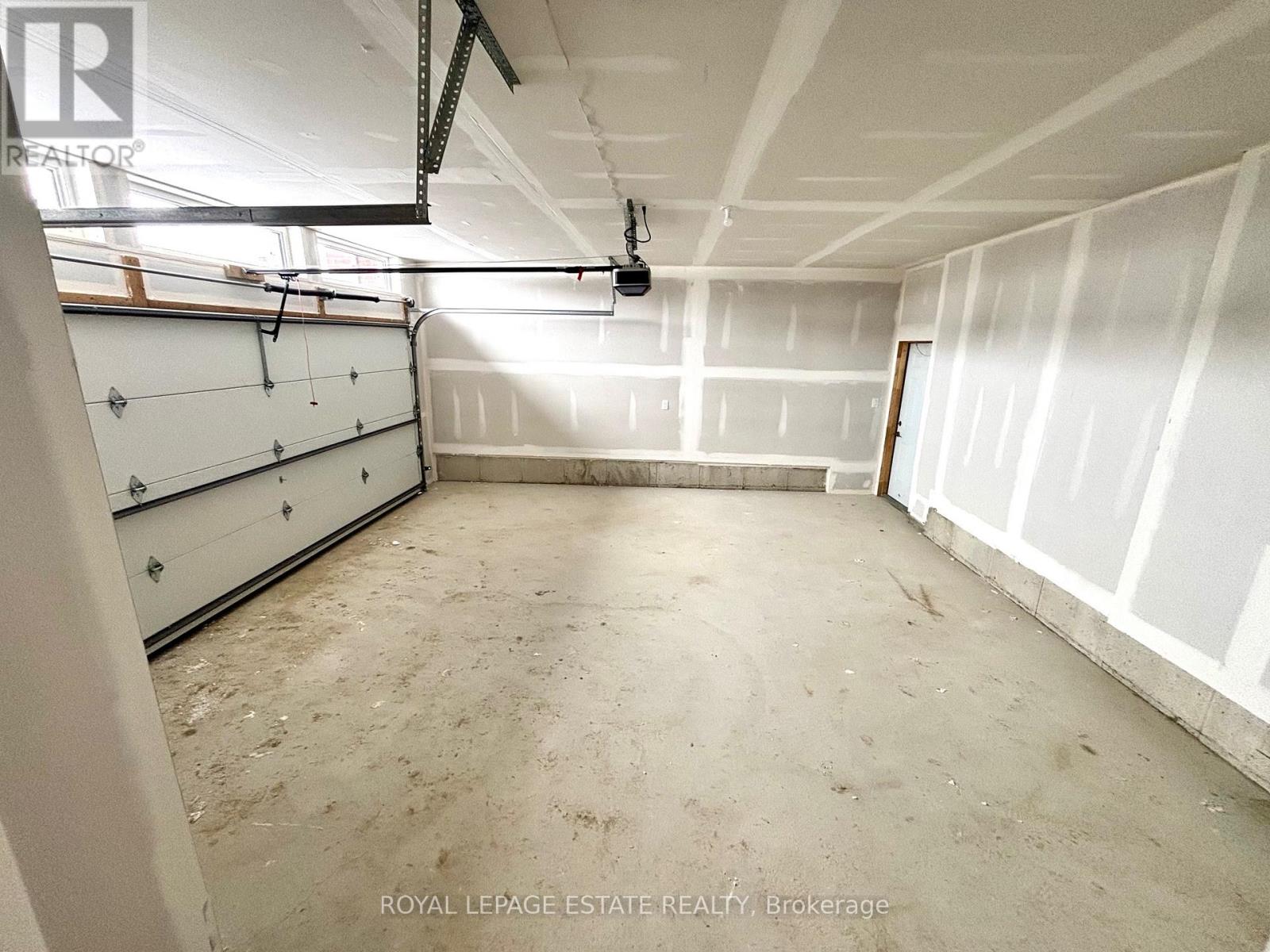 3028 Sandy Acres Avenue, Severn, Ontario L3V 8P8 - Photo 16 - S12496674