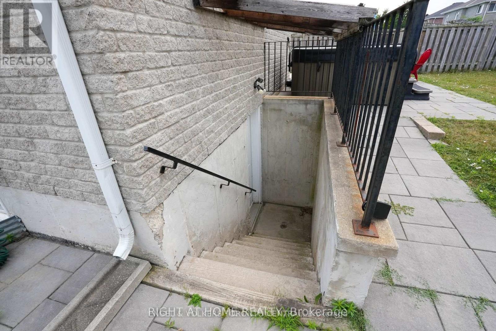 316 Country Lane, Barrie, Ontario  L4N 5Z6 - Photo 2 - S12506156