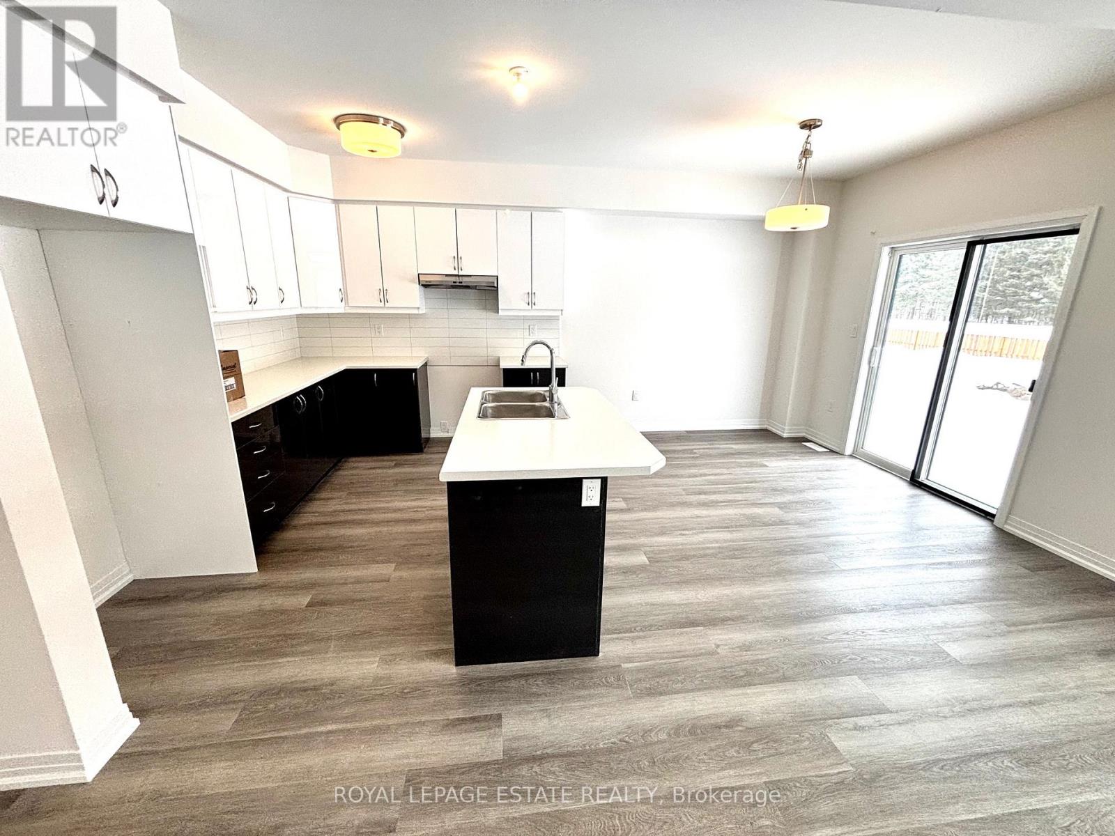 3028 Sandy Acres Avenue, Severn, Ontario L3V 8P8 - Photo 7 - S12496674