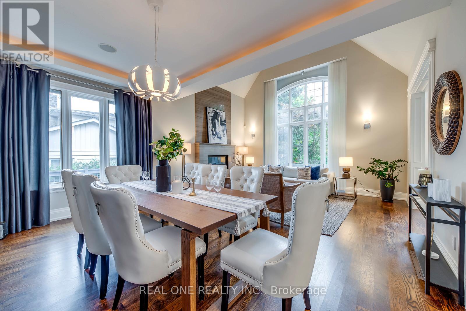 767 Parkland Avenue, Mississauga, Ontario L5H 3G6 - Photo 11 - W12450419