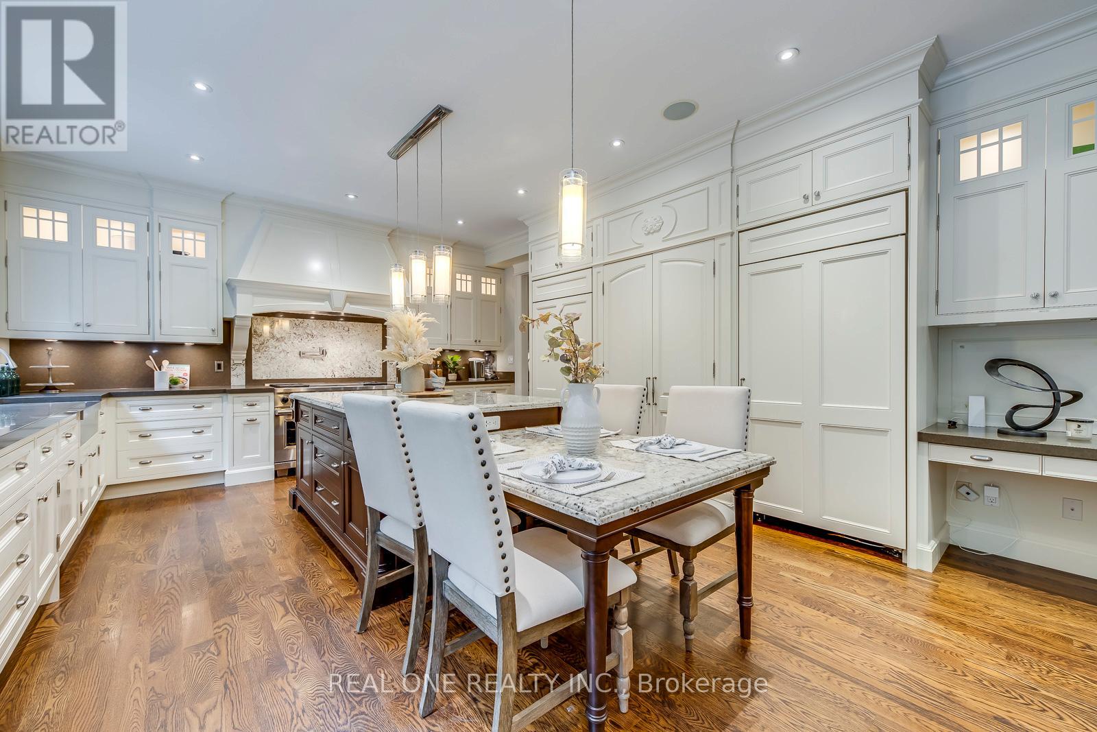 767 Parkland Avenue, Mississauga, Ontario L5H 3G6 - Photo 15 - W12450419