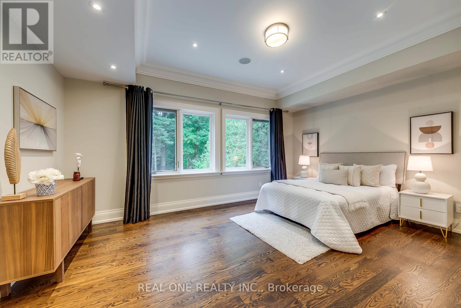 767 Parkland Avenue, Mississauga, Ontario L5H 3G6 - Photo 29 - W12450419