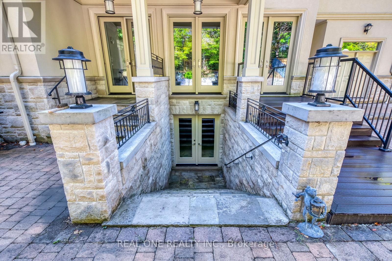 767 Parkland Avenue, Mississauga, Ontario L5H 3G6 - Photo 41 - W12450419