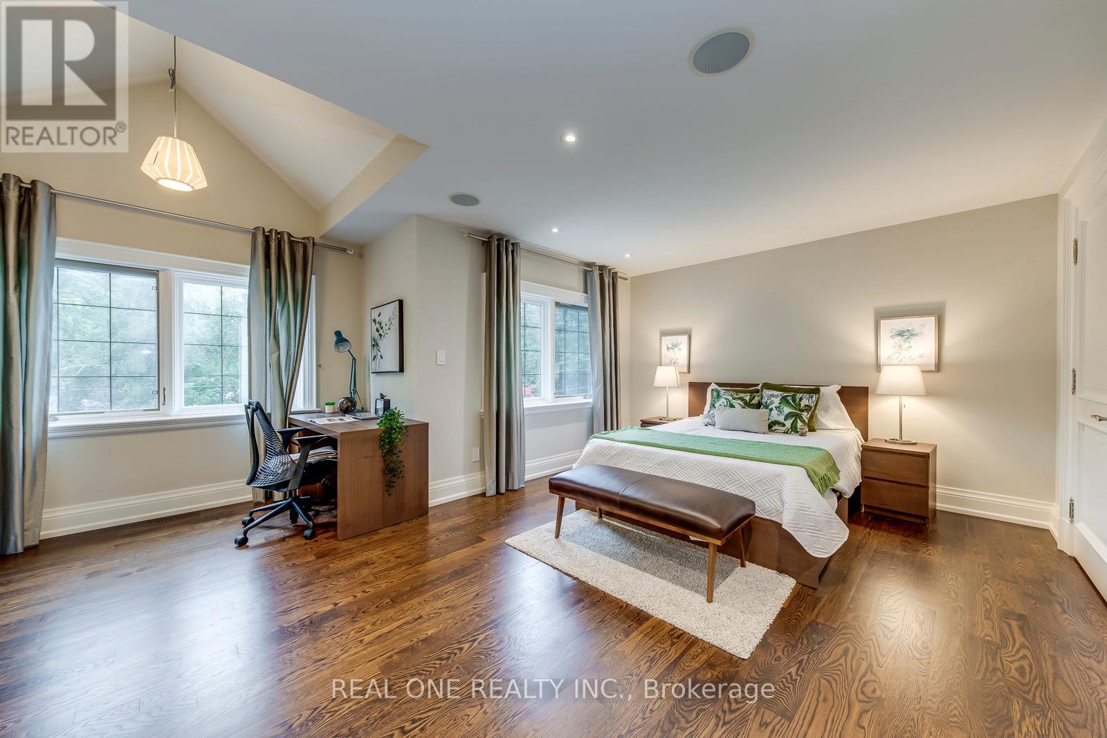 767 Parkland Avenue, Mississauga, Ontario L5H 3G6 - Photo 33 - W12450419