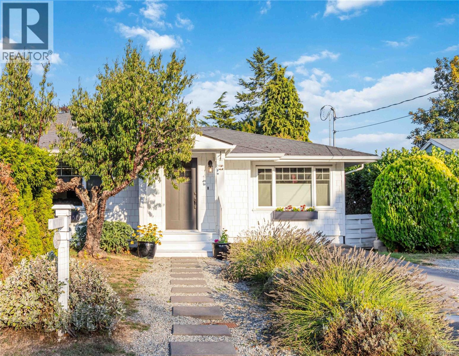 2951 Dean Ave, Saanich, British Columbia