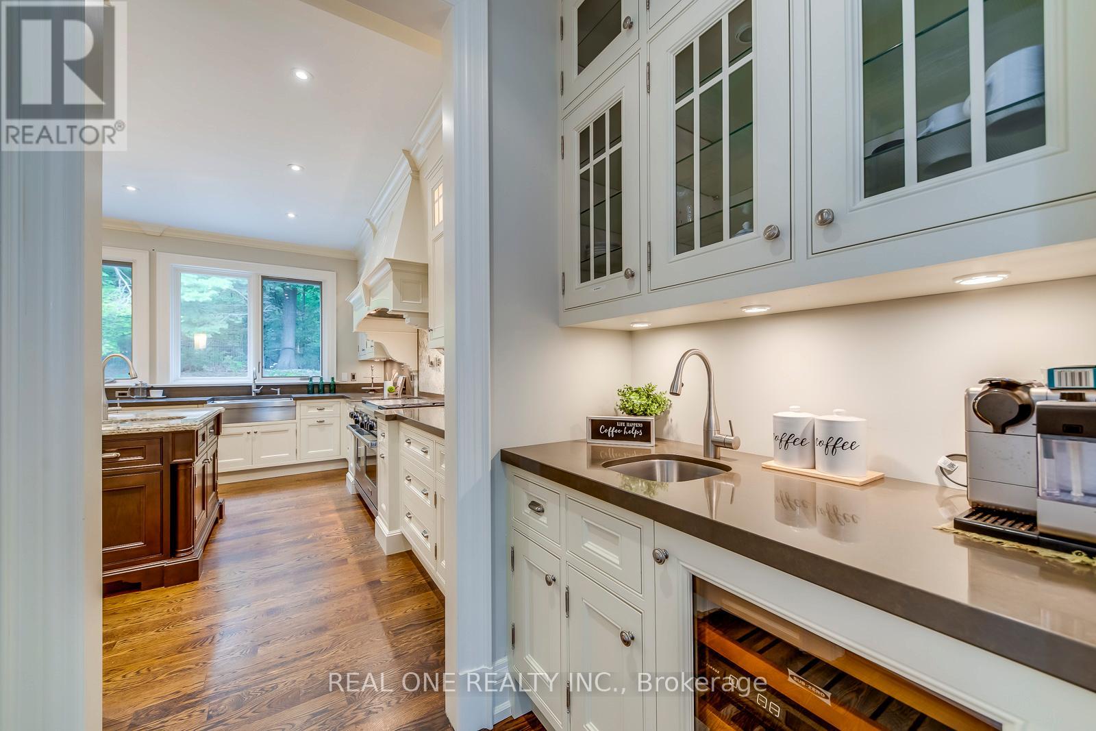 767 Parkland Avenue, Mississauga, Ontario L5H 3G6 - Photo 18 - W12450419