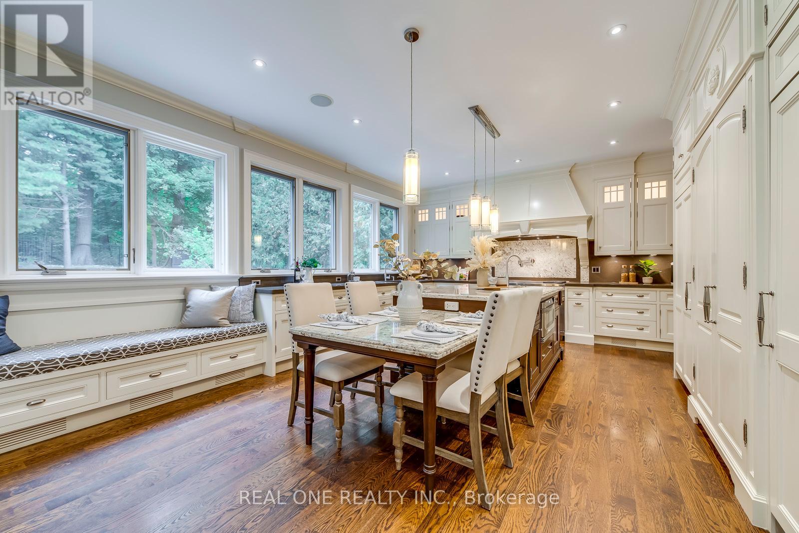 767 Parkland Avenue, Mississauga, Ontario L5H 3G6 - Photo 14 - W12450419