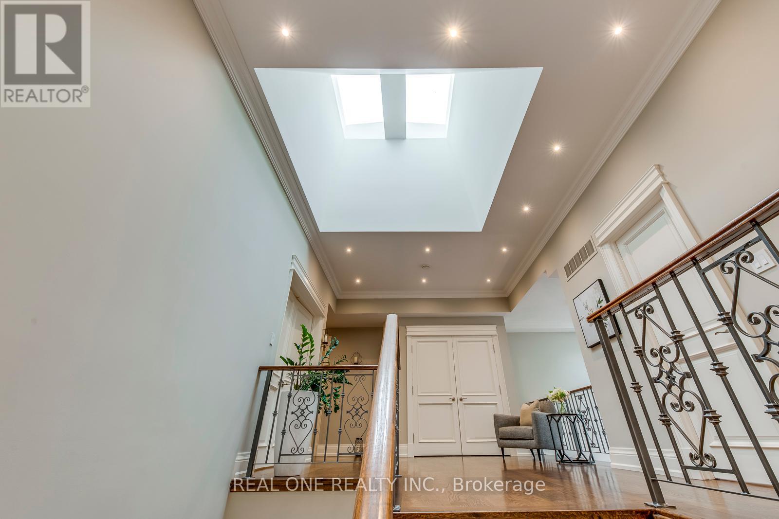 767 Parkland Avenue, Mississauga, Ontario L5H 3G6 - Photo 22 - W12450419